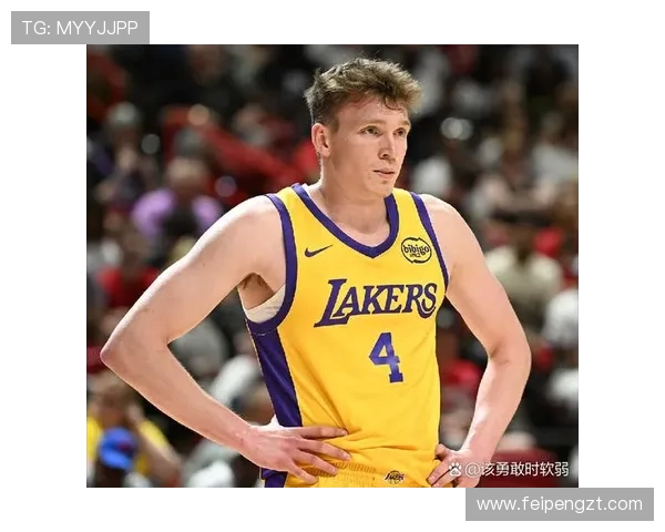 夏季联赛湖人队与骑士队激战正酣年轻球员展现无限潜力与激情